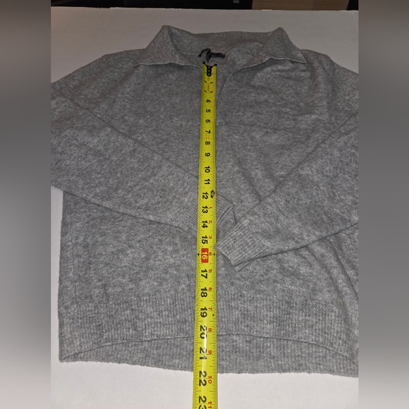 White House Black Market WOMENS Gray Cozy Polo V-Neck Sweater EUC Size L - Picture 12 of 13